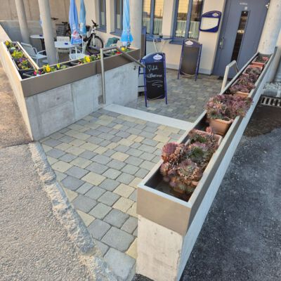 Edelstahleinfassung für Blumen