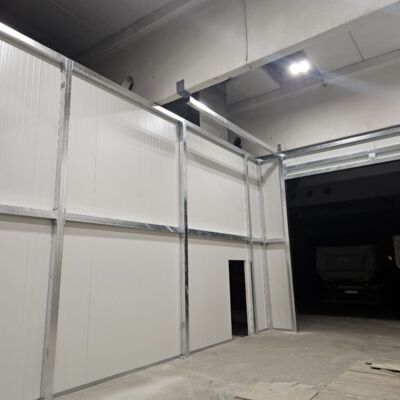 Trennwand mit Paneele