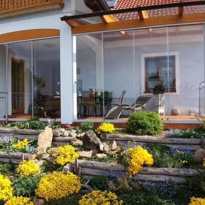 Terrassenverglasung Schiebeanlage aus Alumium und Glas